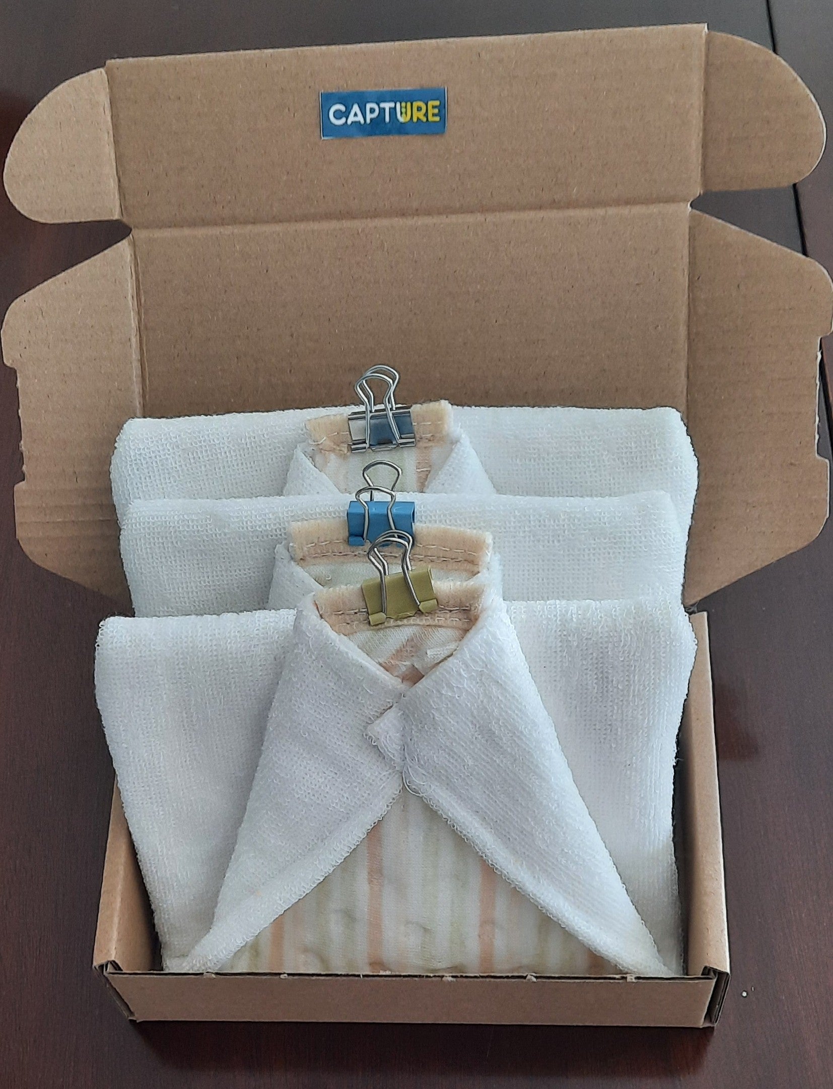 Box of three capture pockets